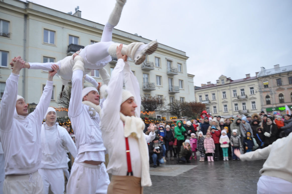 Jarmark Bożonarodzeniowy na Placu Artystów i ulicy Sienkiewicza w Kielcach