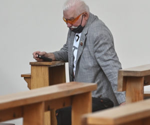 Lech Wałęsa w kościele na niedzielnej mszy