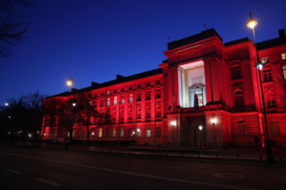 Kancelaria Premiera cała podświetlona na czerwono. Co się stało?