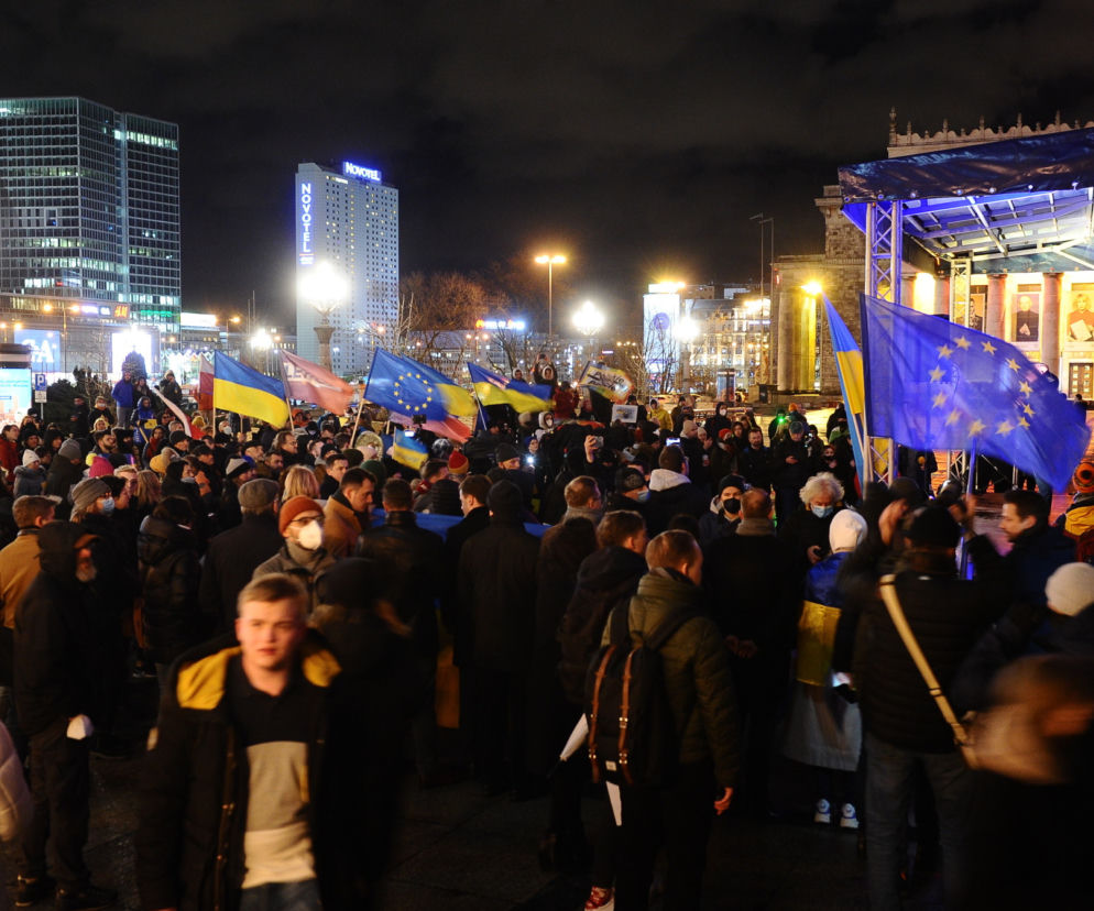 Warszawa solidarna z Ukrainą. Trzaskowski na wiecu RELACJA