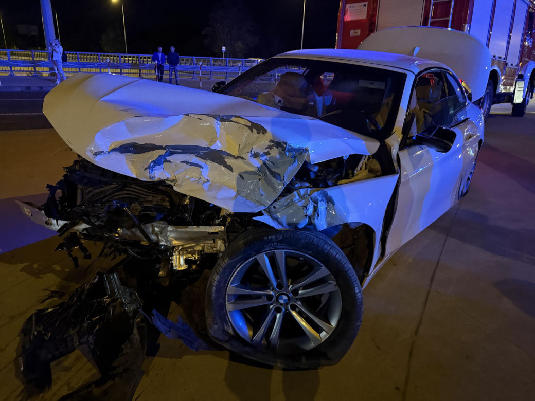 Dramatyczny wypadek na S8. BMW wylądowało na barierze
