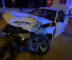 Dramatyczny wypadek na S8. BMW wylądowało na barierze
