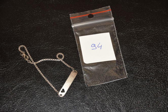 Rozpoznajesz te błyskotki? Policja poszukuje właścicieli bizuterii i kosztowności