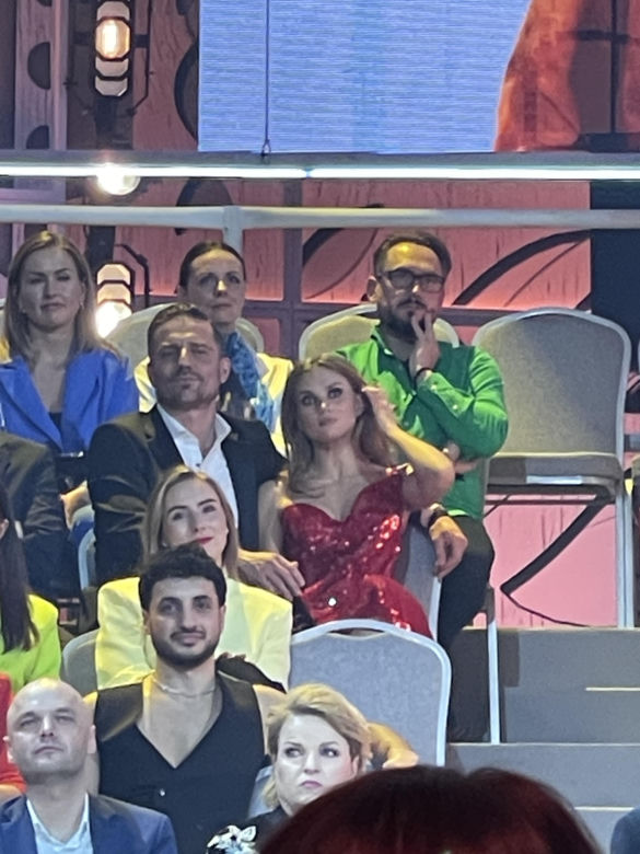 Tak Kaczorowska i Rogacewicz zachowywali się na ramówce TVP. Najpierw obejmował, a potem nurkował pod krzesło!
