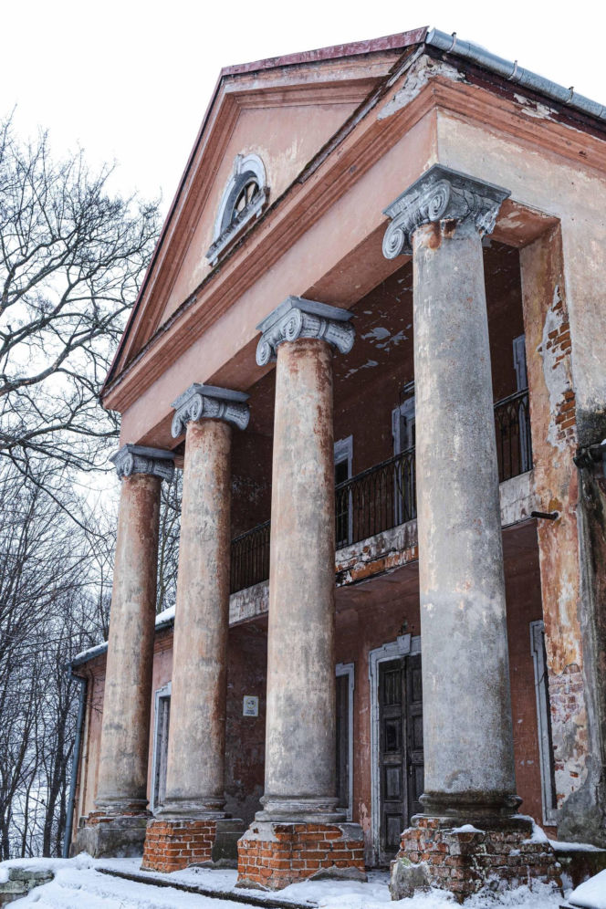 Dwór we Wronowie. Świętokrzyskie