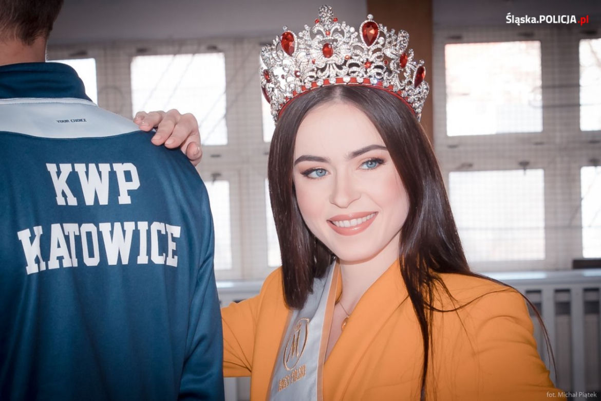 Miss Polski z Katowic wstąpiła na jeden dzień do policji. Anna Maria-Jaromin wzięła udział w teście sprawnościowym