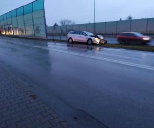 Karambol w Dąbrowie Górniczej. Zderzyło się 5 samochodów, dostawczak i autobus