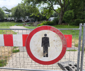 Remont kładki nad Wątokiem w Tarnowie. Piesi muszą nadkładać drogi