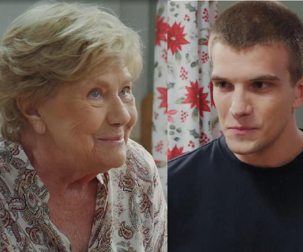 Barbara Mostowiak uśmiecha się, patrząc w prawo, Mateusz Mostowiak z zamyśloną miną patrzy w lewo. Kadr z serialu M jak miłość, gdzie w odcinku 1902 Barbara zauważy, że Mateusz kocha Majkę. Więcej o tym na portalu Super Seriale.