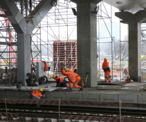 Fuszerka na Dworcu Zachodnim! Pasażerom leje się na głowę