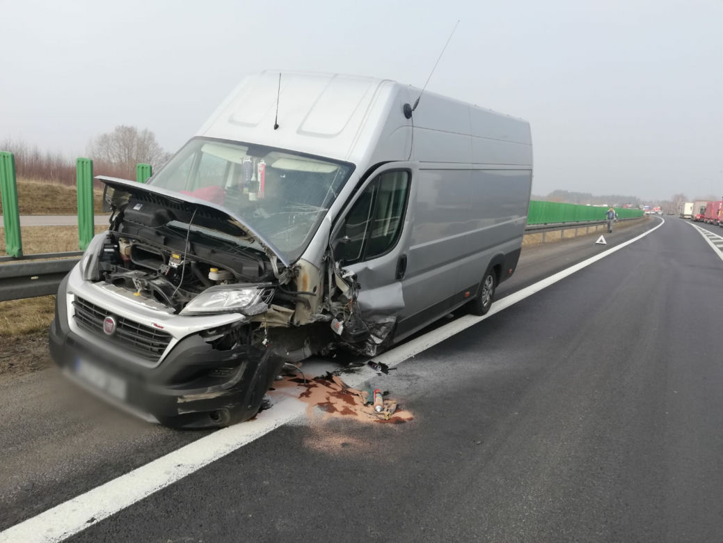 Dobrąg. Wypadek na DK 16. Kierująca BYŁA ZAKLESZCZONA w aucie [ZDJĘCIA]
