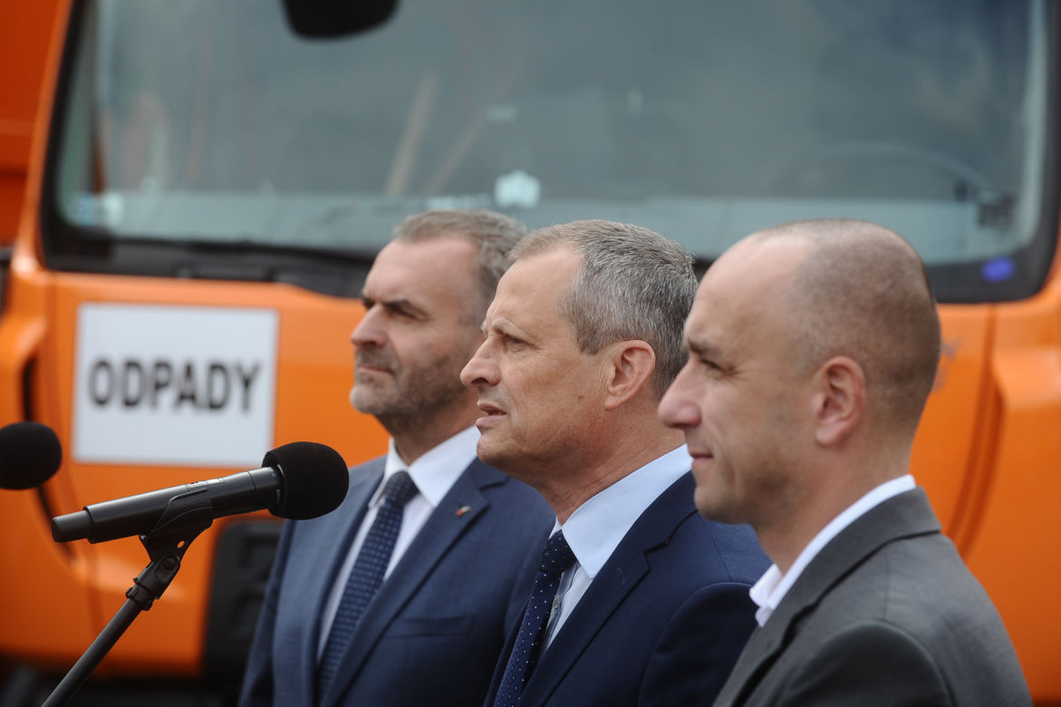 Śmieciarze pochwalili się sprzętem