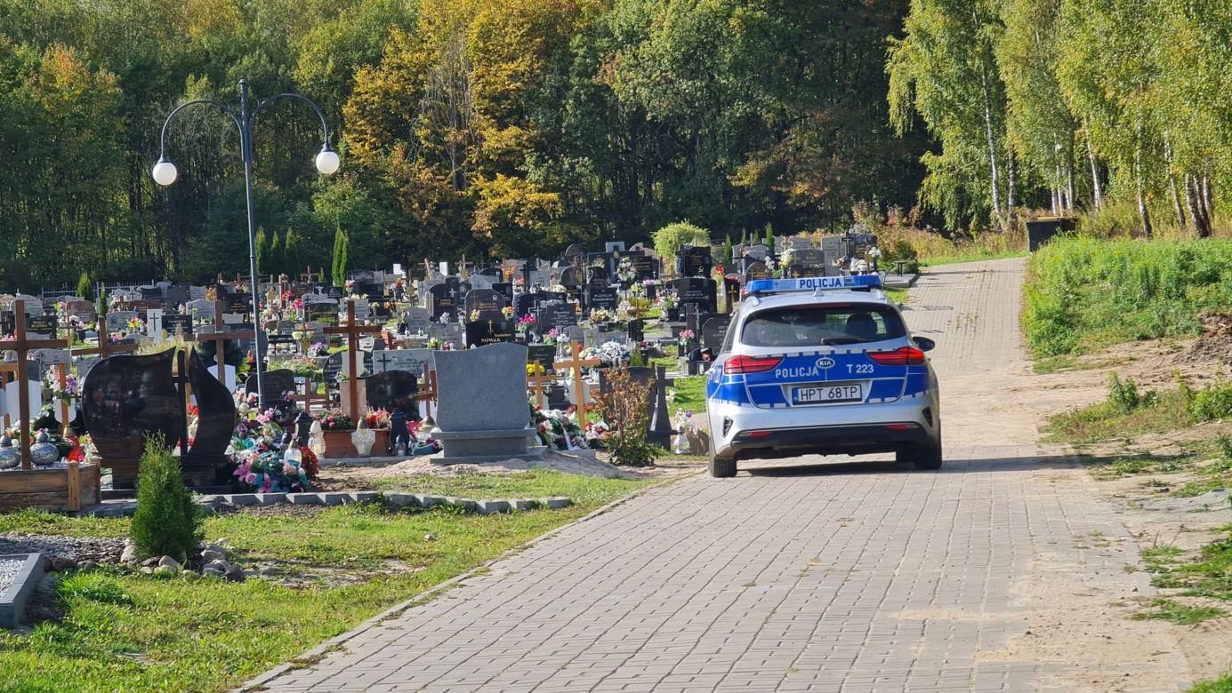 Pan Eryk koczuje na cmentarzu w Elblągu