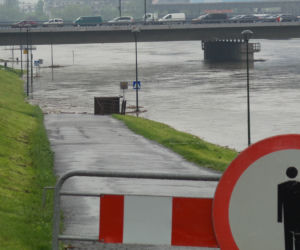 Powódź w Krakowie 24.05.2019: Fala kulminacyjna na Wiśle: zalane bulwary, okropny widok