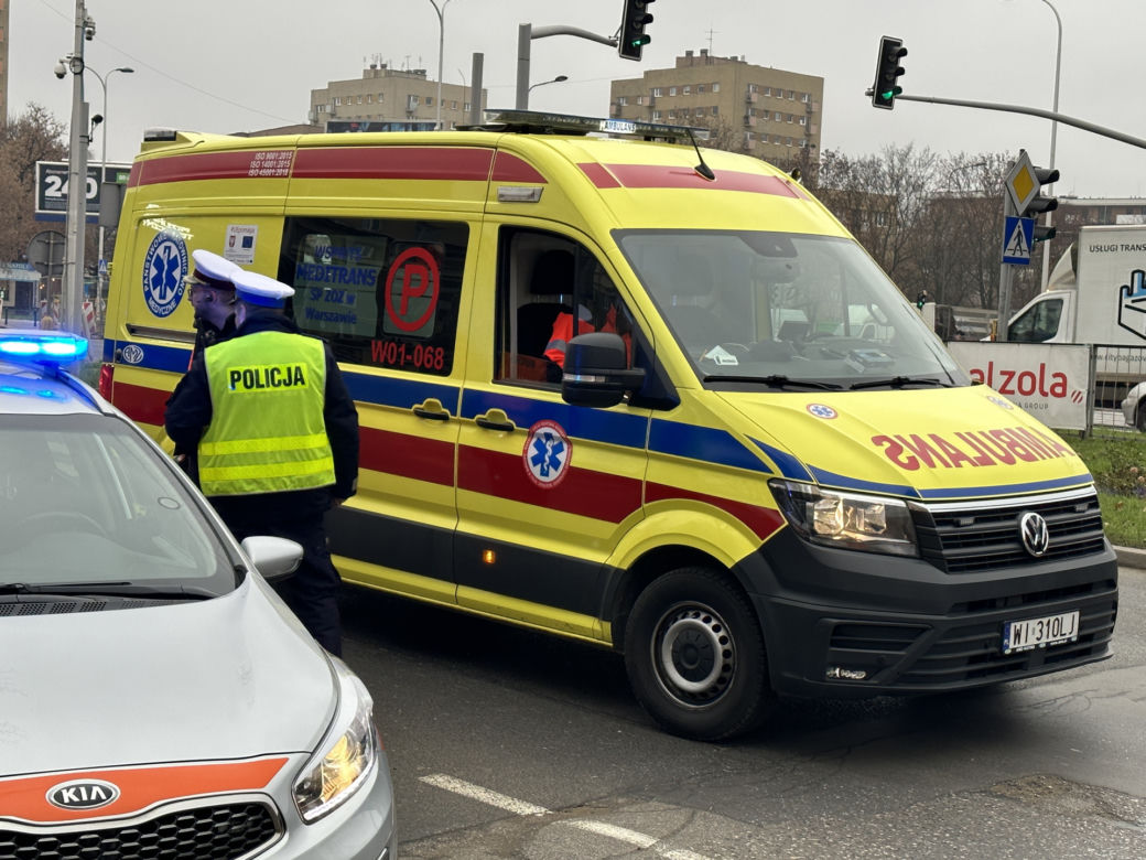 Plama krwi, torebka i rozbite okulary. Rozpacz kierowcy autobusu po koszmarnym wypadku na Mokotowie. Nowe informacje