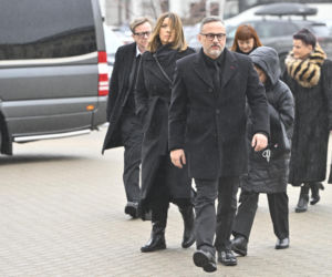 Pogrzeb Edwarda Linde-Lubaszenki. Ostatnie pożegnanie wybitnego artysty przyciągnęło wielu żałobników