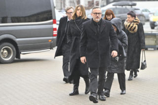 Pogrzeb Edwarda Linde-Lubaszenki. Ostatnie pożegnanie wybitnego artysty przyciągnęło wielu żałobników