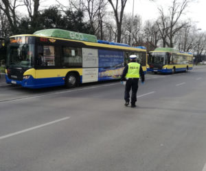 Tarnowscy policjanci kontrolują miejskie autobusy. Nie chodzi o sprawdzanie biletów! 