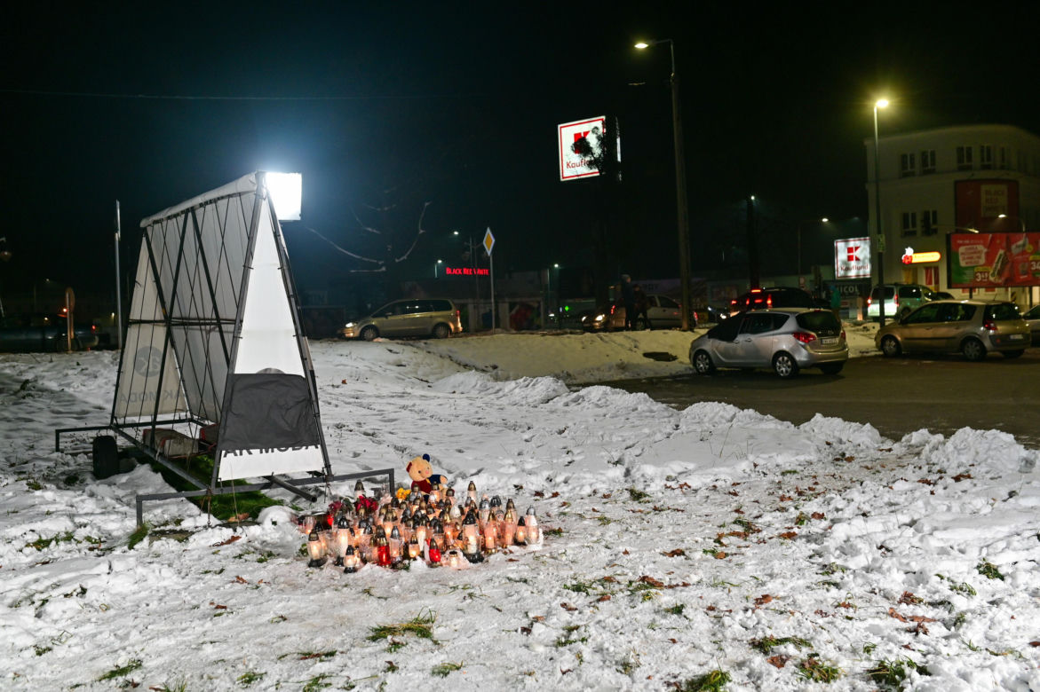 Andrychów. Znicze ku pamięci zmarłej 14-latki