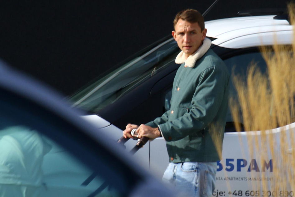 Jakub Rzeźniczak z partnerką, córką i psem
