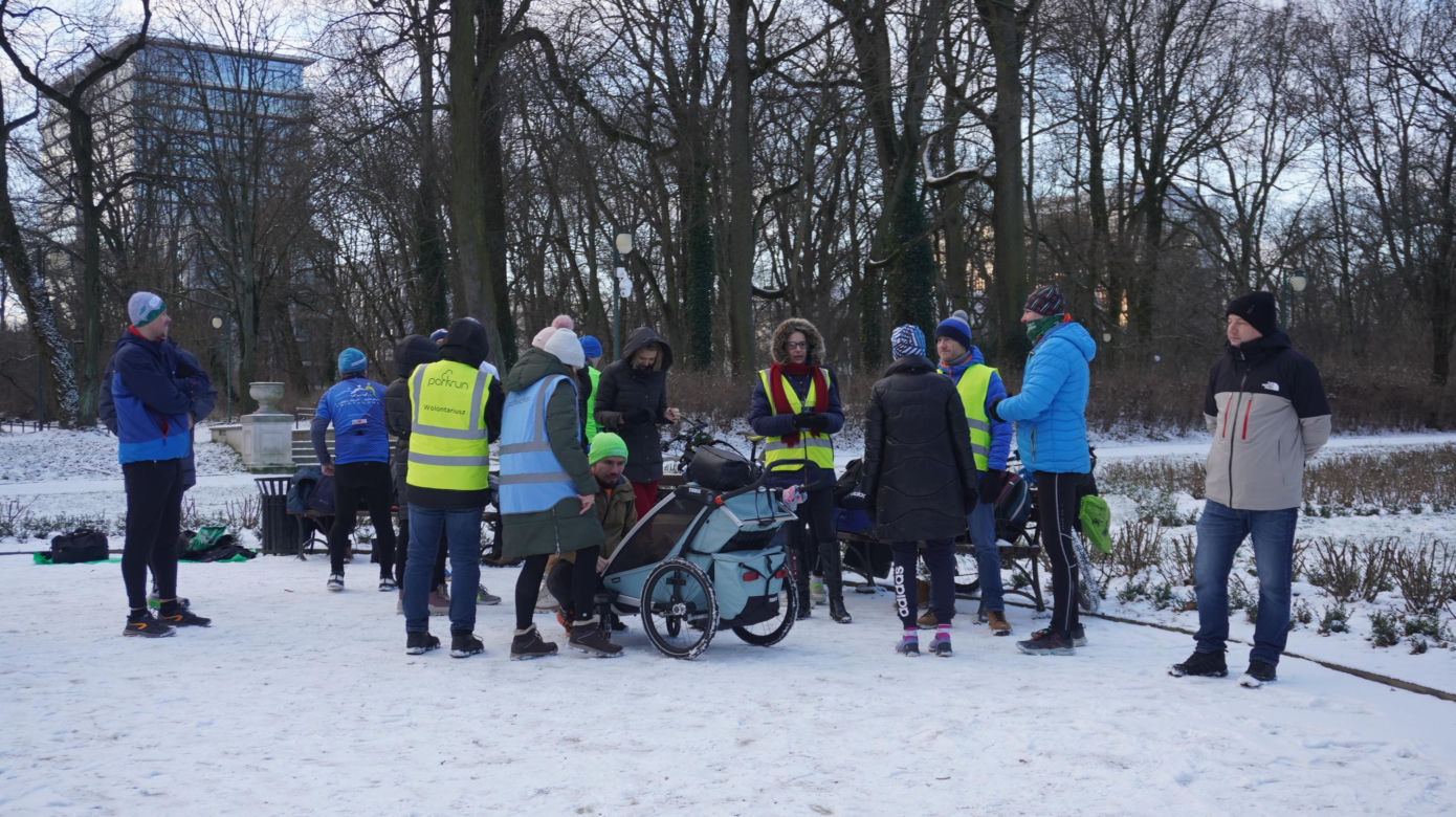 Parkrun w stolicy woj. lubelskiego. Pierwsza sobota 2025 roku na sportowo w Ogrodzie Saskim w Lublinie. Zdjęcia