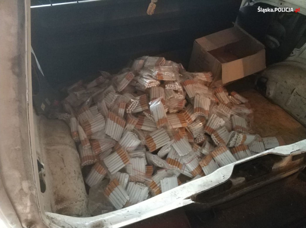 Policjanci przejęli nielegalną kontrabandę! Tytoń, susz i alkohol warte ćwierć miliona złotych [ZDJĘCIA]