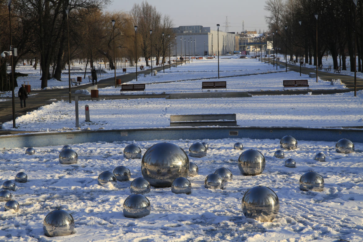 Park Ludowy w Lublinie oprószony śniegiem. Zobacz zdjęcia ze spaceru!
