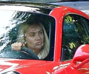 Agnieszka Woźniak-Starak: Wraca do życia w czerwonym Porsche 
