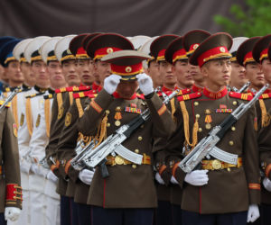 Sojusz za miliardy dolarów. Korea Północna liczy zyski z wojny, wysyłając broń i żołnierzy do Rosji