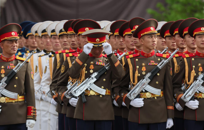 Sojusz za miliardy dolarów. Korea Północna liczy zyski z wojny, wysyłając broń i żołnierzy do Rosji
