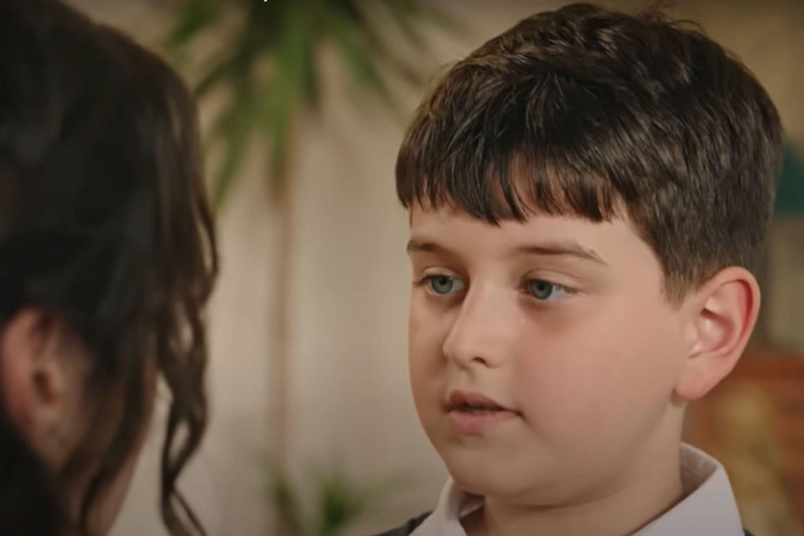 Mały Ali usłyszy, że Halil ma urodziny. Wspólnie z Zeynep zaplanują niespodziankę 