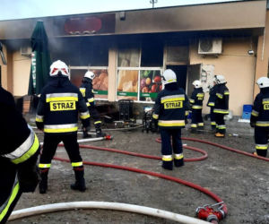 Pożar pod Tarnowem. Płonął sklep spożywczy