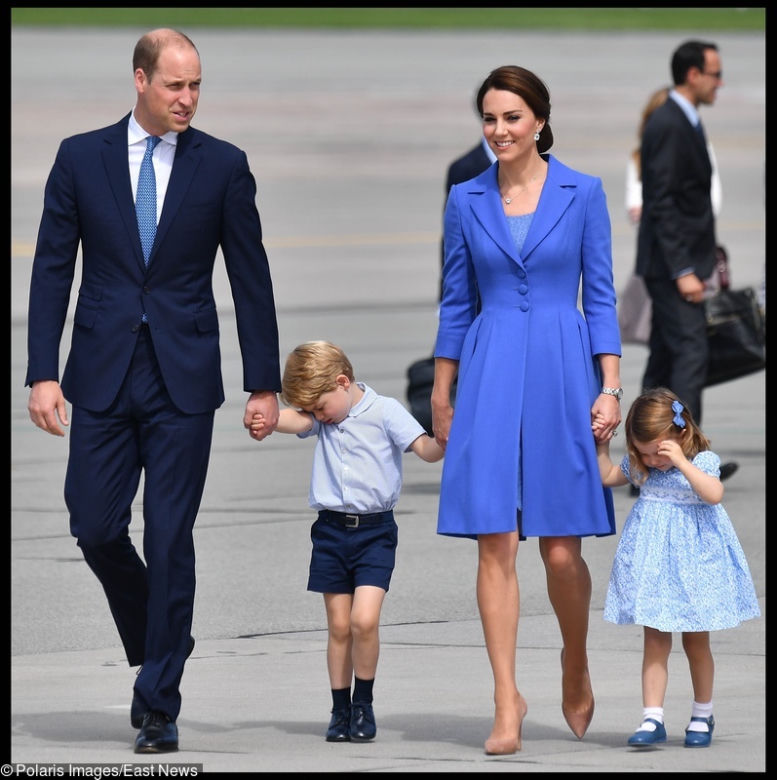 Kate Middleton z dziećmi na rodzinnych zdjęciach