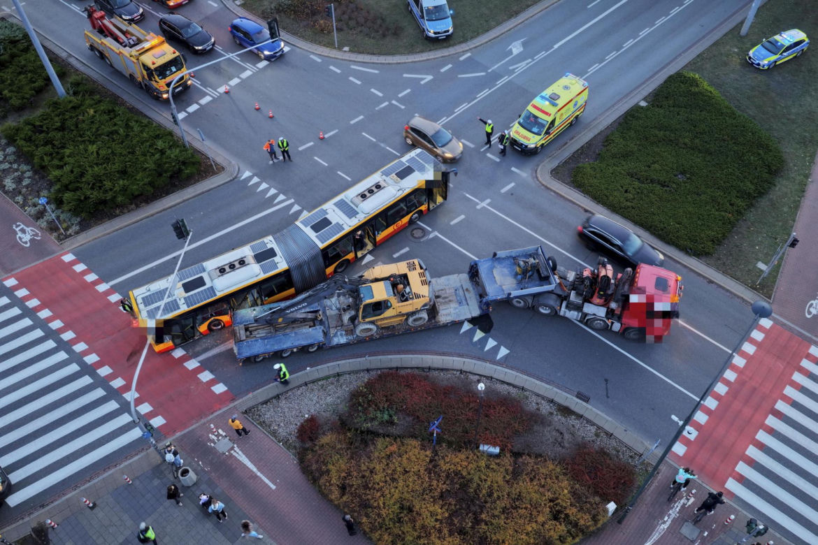 Wypadek autobus laweta