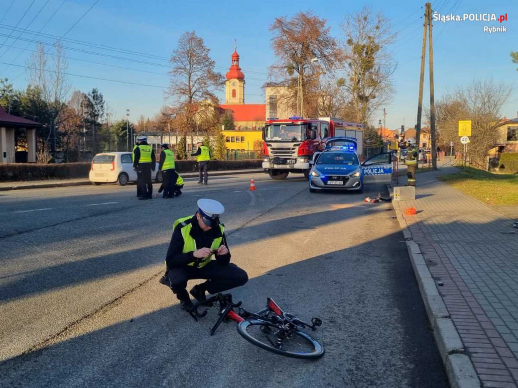 Łamią nam się serca. Brakuje słów. Nie potrafimy w to uwierzyć". Znany kolarz zginął podczas treningu. Osobówka wjechała w niego z impetem.
