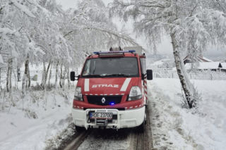 Atak zimy w Polsce. Część kraju sparaliżowana. Strażacy interweniowali 2,6 tys. razy