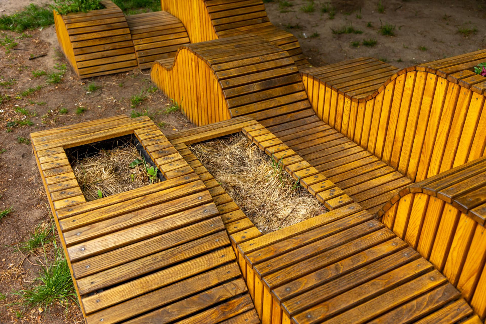 Parklet na skwerze Stanisława Broniewskiego „Orszy” w Warszawie