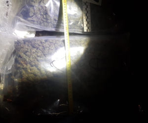 Pseudokibic wiózł po pijaku 3,5 kg marihuany