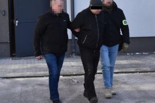 42-latek przewoził nielegalne papierosy i próbował staranować policjanta