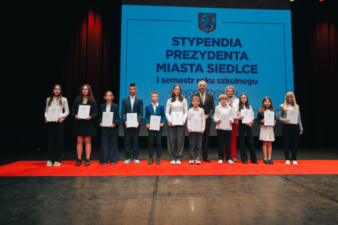 Najzdolniejsi uczniowie odebrali stypendia Prezydenta Miasta Siedlce
