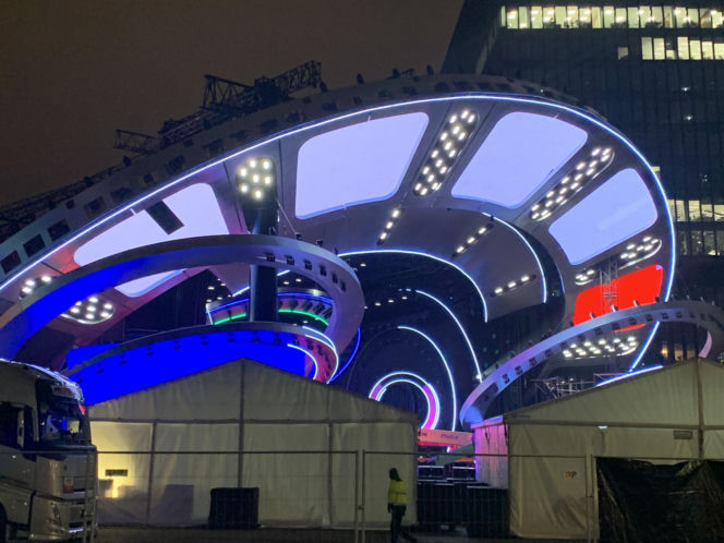 Scena Sylwestra z Dwójką 2025 w Katowicach w czasie próby świateł