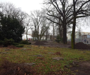 Tu na razie jest... Trwa modernizacja dwóch parków miejskich w Lesznie 