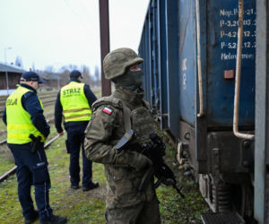 Wojsko patroluje dworzec w Koszalinie