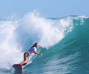 Surferka Blaze Roberts
