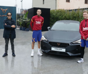 Piłkarze FC Barcelona w nowych samochodach marki Cupra