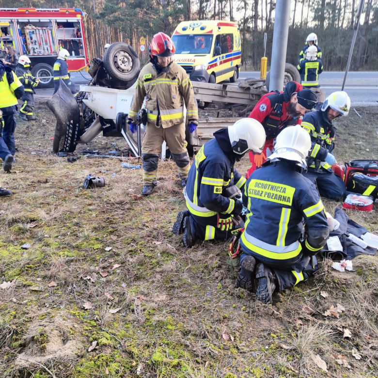 Groźny wypadek na DK 10 pod Bydgoszczą! Dwie osoby poszkodowane [ZDJĘCIA]