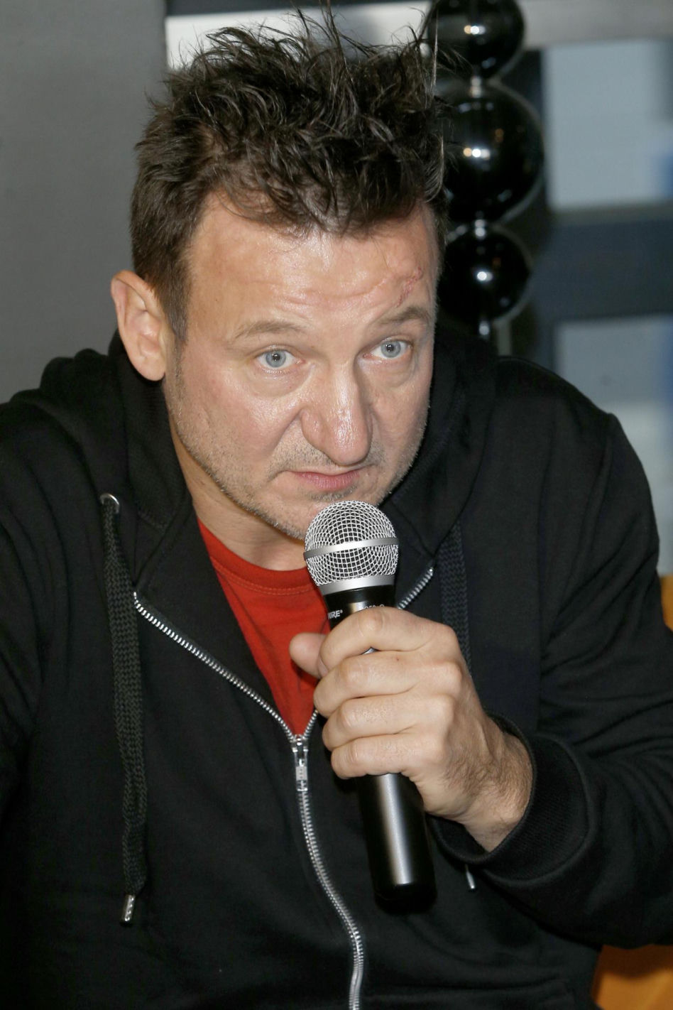Robert Więckiewicz zaczynał w technikum budowlanym. Tak wyglądała jego niezwykła metamorfoza