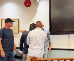 Burmistrz rzucił się na mieszkańca na obradach rady miasta w New Jersey