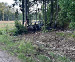 Tragiczny wypadek w gminie Miłomłyn. Samochód stanął w płomieniach, kierowca nie żyje