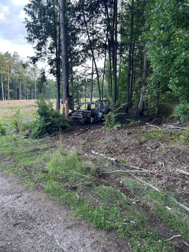 Tragiczny wypadek w gminie Miłomłyn. Samochód stanął w płomieniach, kierowca nie żyje